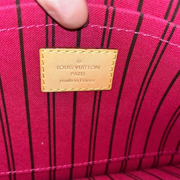 *SOLD* Louis Vuitton Neverfull MM WITH Clutch - Picture 5 of 10